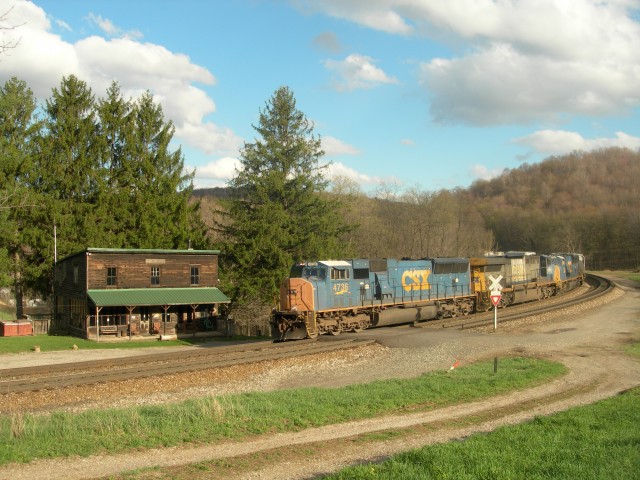 Convoglio CSX discende le rampe del Sand Patch in Pennsylvania