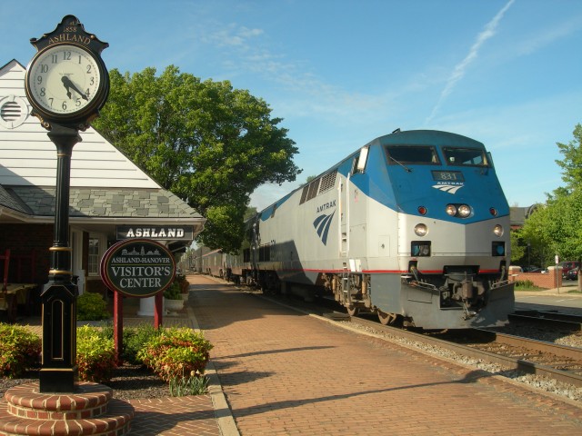 Amtrak transita a Ashland, Virginia