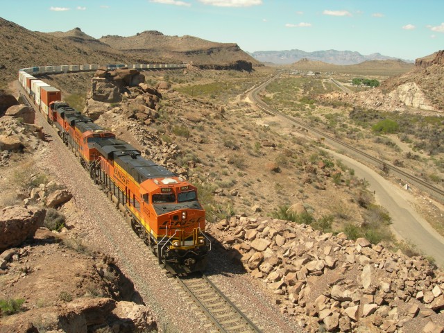 Convoglio BNSF a Kingman, Arizona