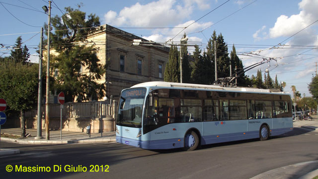 Il filobus in Piazza Argento